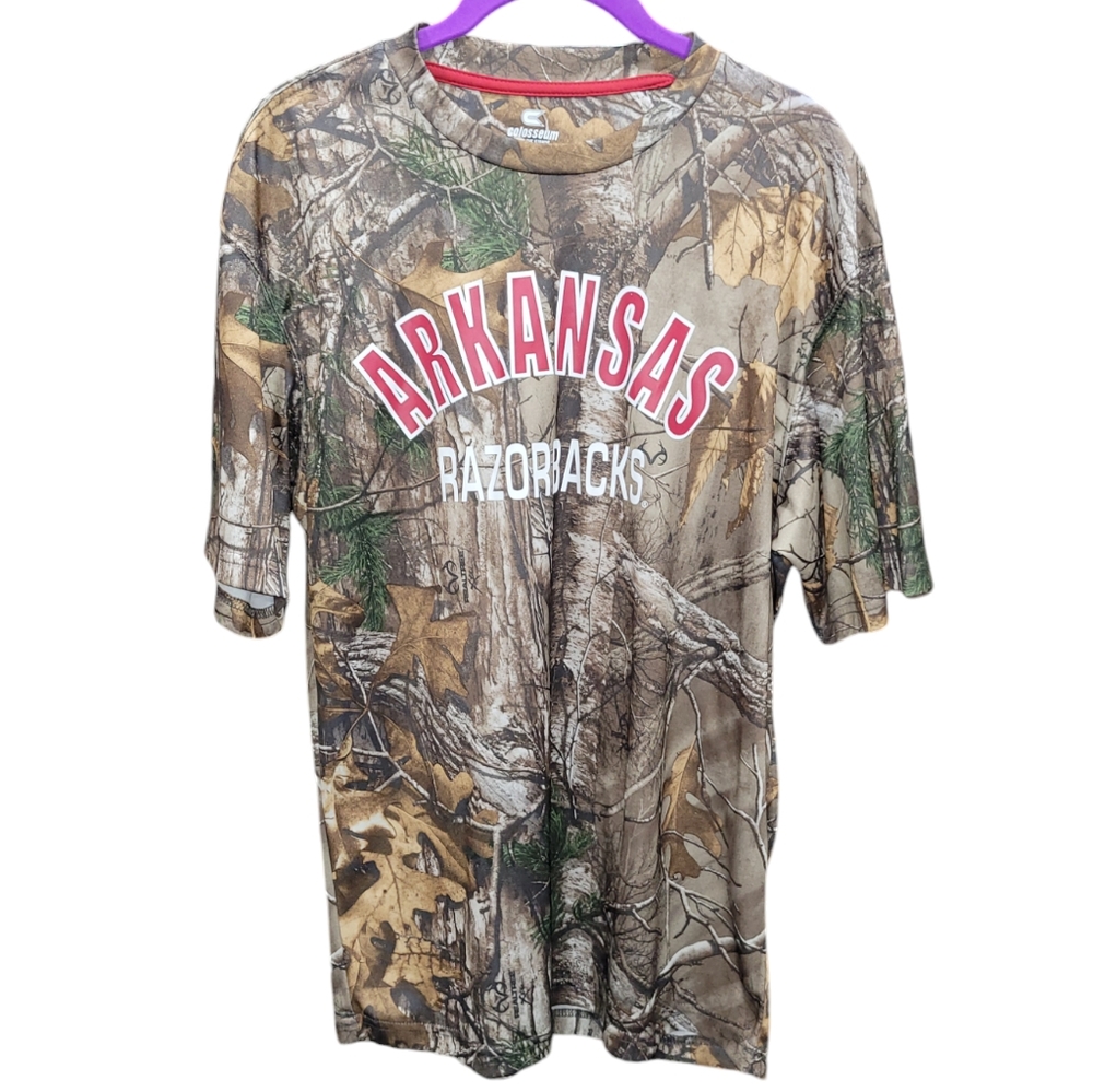 Colosseum camo Arkansas Razorback shirt Size M